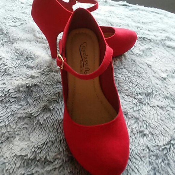 Heels - Picture 2 of 3